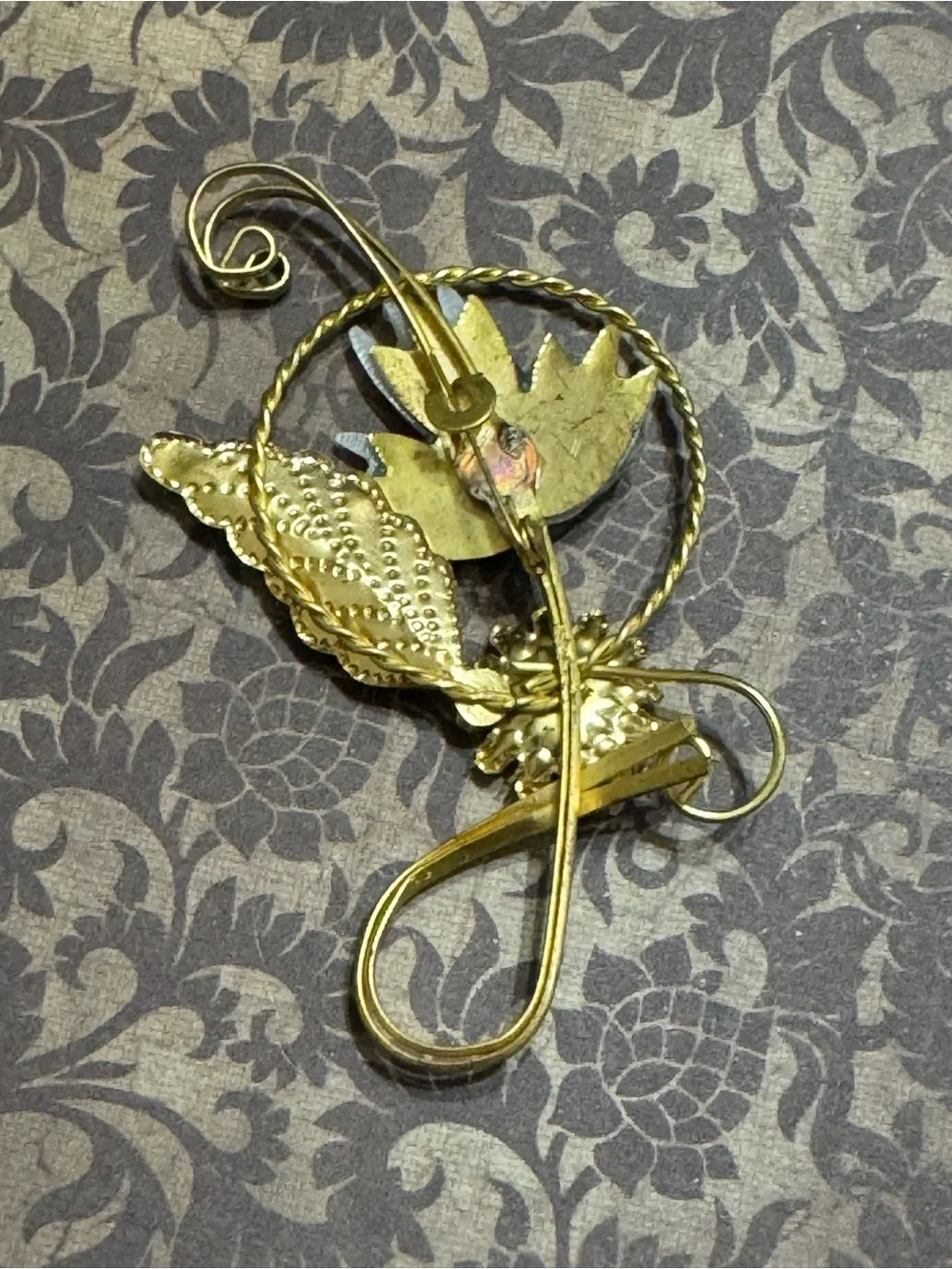 VINTAGE GOLD TONE FLORAL BROOCH